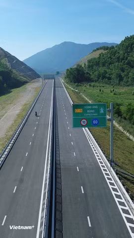 Dự án thành phần cao tốc Bắc-Nam đoạn Vũng Áng-Bùng có tổng chiều dài 55,34km đã được đưa vào khai thác. (Ảnh: Quốc Khánh/Vietnam+)