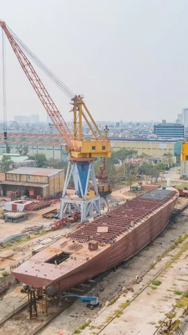 Các doanh nghiệp đóng tàu làm không hết việc và thậm chí đã có đơn hàng tới năm 2028. (Ảnh: Việt Hùng/Vietnam+)