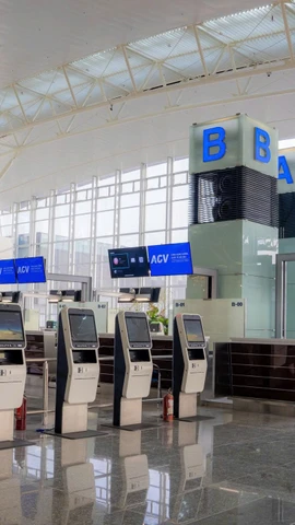 Nhà ga hành khách T2, Cảng Hàng không quốc tế Nội Bài từng bước triển khai mô hình "Sân bay thông minh". (Ảnh: Phan Công/Vietnam+)