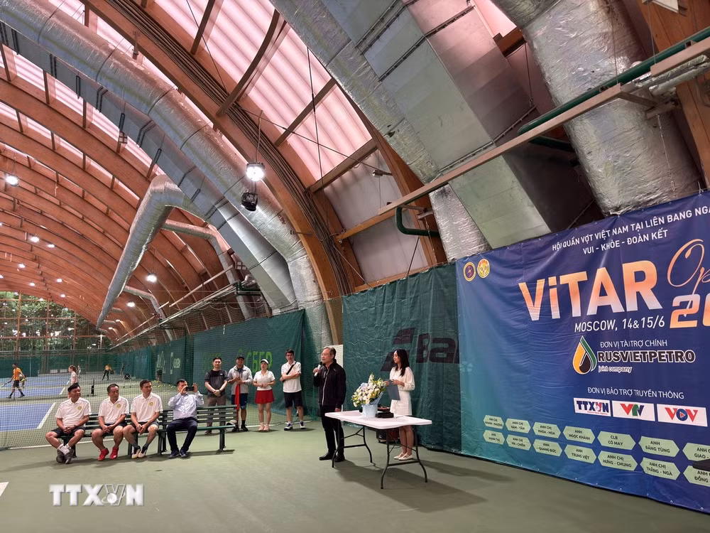 ttxvn-vitar-quan-vot-nguoi-viet-tai-nga-2.jpg