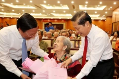 Thành phố Hồ Chí Minh tổ chức Họp mặt người có công với cách mạng tiêu biểu. (Ảnh: Thanh Vũ/TTXVN)