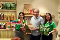 “Sức sống hàng Việt” số 4 quy tụ nhiều sản phẩm thực phẩm tiêu biểu, có nguồn gốc rõ ràng và gắn liền với vùng nguyên liệu đặc trưng. (Ảnh: BCT/Vietnam+)