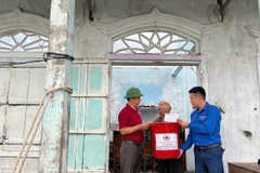 Hội Chữ thập đỏ Quảng Trị hỗ trợ người dân. (Nguồn: Hội Chữ thập đỏ Việt Nam)