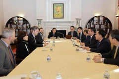 Bộ trưởng Bộ Công Thương Nguyễn Hồng Diên làm việc với lãnh đạo các doanh nghiệp thuộc FDRA. (Ảnh: Nguyên Minh/Vietnam+)