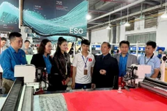 Đoàn công tác của Liên đoàn Lao động tỉnh Thanh Hóa đến thăm, động viên và mừng tuổi công nhân lao động trở lại làm việc sau Tết. (Ảnh: Liên đoàn Lao động tỉnh Thanh Hóa)