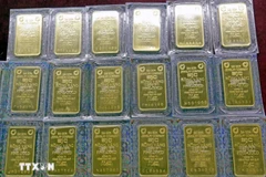 Giá vàng SJC của Công ty Vàng bạc đá quý Sài Gòn và Công ty Doji niêm yết từ 156,6-158,6 triệu đồng/lượng (mua vào/bán ra). (Ảnh: TTXVN)