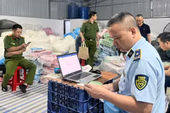Tại thời điểm kiểm tra, chủ hàng không xuất trình được hóa đơn, chứng từ chứng minh nguồn gốc hợp pháp của hàng hóa. (Ảnh: Chi cục Quản lý thị trường Hưng Yên)
