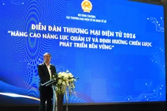Ông Hoàng Ninh, Phó Cục trưởng Cục Thương mại điện tử và Kinh tế số phát biểu tại diễn đàn. (Ảnh: PV/Vietnam+)