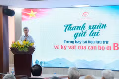 Ông Đặng Thanh Tùng, Cục trưởng Cục Văn thư và Lưu trữ nhà nước (Bộ Nội vụ) phát biểu khai mạc trưng bày tài liệu lưu trữ và kỷ vật của cán bộ đi B mang tên "Thanh xuân gửi lại". (Ảnh: PV/Vietnam+)