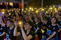 Chiến dịch Giờ Trái đất được tổ chức hàng năm thu hút đông đảo người dân tham gia. (Ánh: TTXVN)