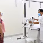 Mục tiêu quan trọng nhất của Đề án nhằm phát triển mạng lưới bệnh viện vệ tinh trở thành cấu phần quan trọng của hệ thống khám bệnh, chữa bệnh quốc gia. (Ảnh: TTXVN phát)