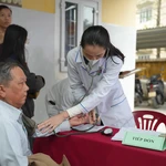 Tại Chương trình, có 300 người dân được thăm khám các chuyên khoa nội, da liễu, mắt, răng hàm mặt... (Ảnh: PV/Vietnam+)