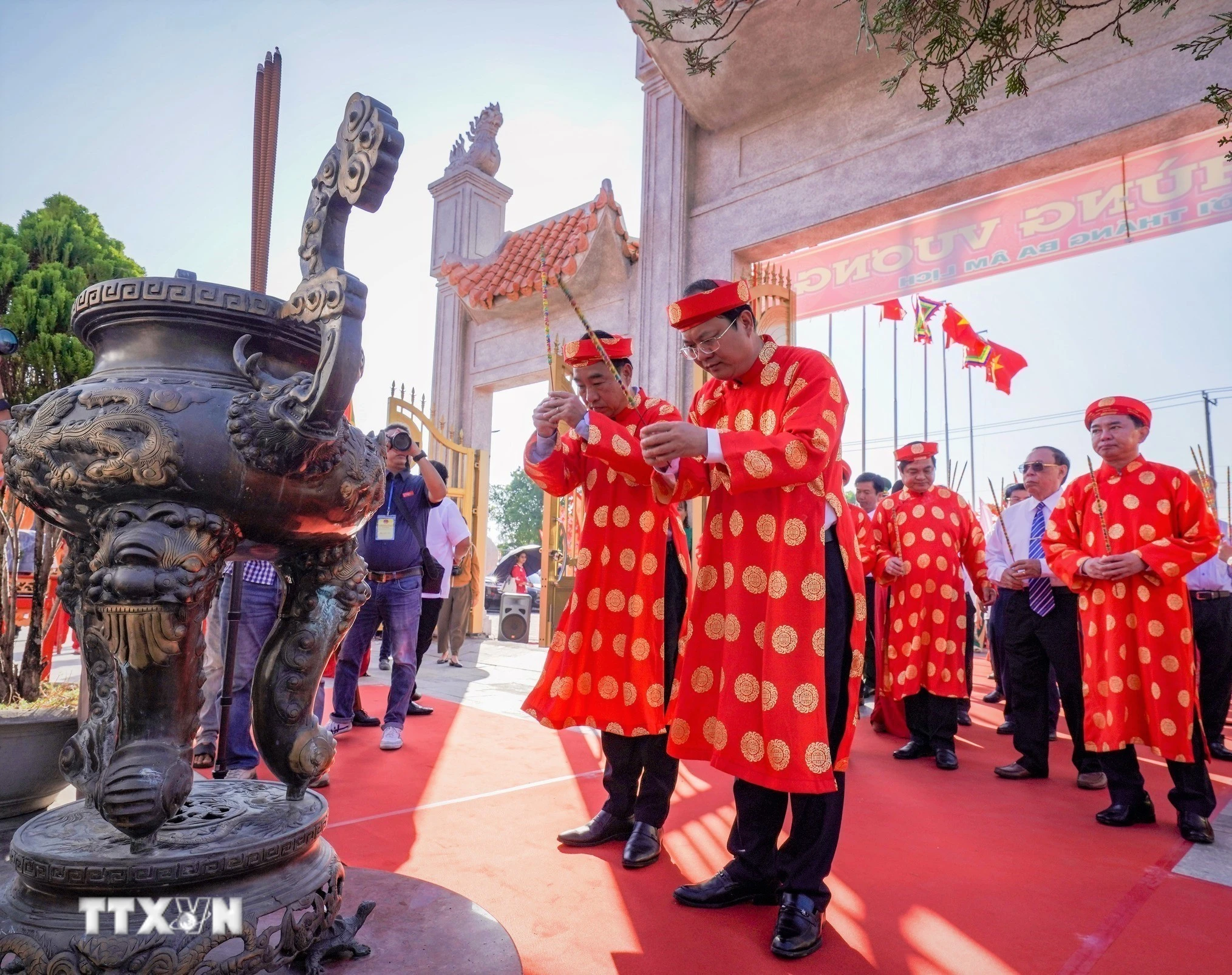 Từ mọi miền Tổ quốc, con cháu Lạc Hồng hướng về nguồn cội