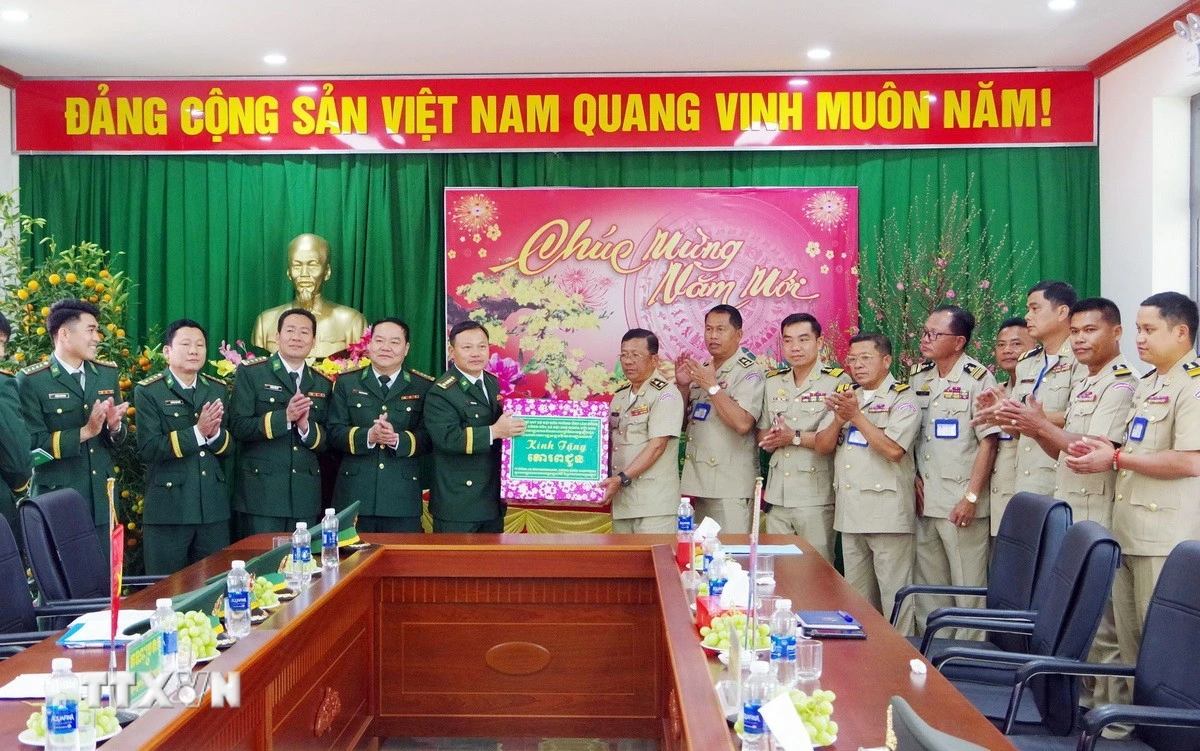 Việt Nam và Campuchia phối hợp xây dựng tuyến biên giới hữu nghị, hợp tác phát triển
