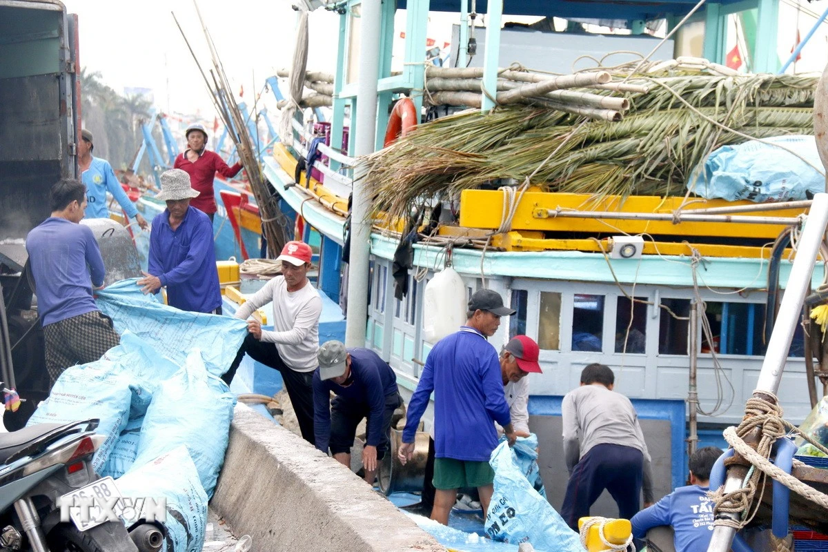 Khắc phục thế vàng 'iuu rờn ràng' xuất bến đầu năm bám biển giữ ngư trường