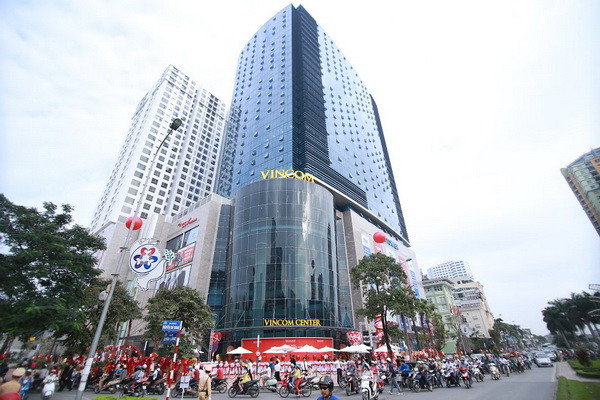 Vincom Center Nguyễn Chí Thanh thu hút hàng ngàn lượt khách ảnh 1