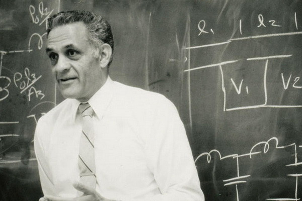 Amar Bose: Mục đích kinh doanh chính không phải là kiếm tiền ảnh 1