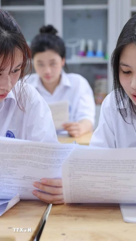 Học sinh ôn thi vào lớp 10. (Ảnh: TTXVN)