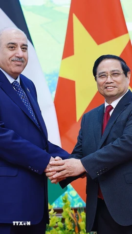 Thủ tướng Phạm Minh Chính hội kiến Chủ tịch Hạ viện Vương quốc Hashemite Jordan Mazen Turki El Qadi. (Ảnh: Dương Giang/TTXVN)