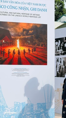 Một góc trưng bày của hành trình “Di sản văn hóa Việt Nam - sức sống từ truyền thống đến hiện đại.” (Ảnh: Mai Mai/Vietnam+)