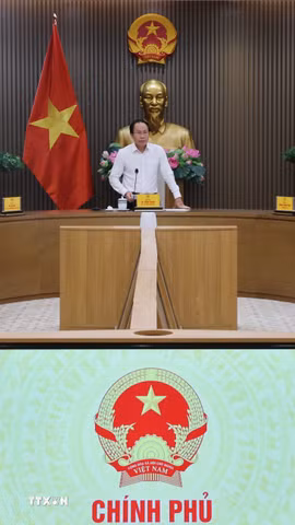 Phó Thủ tướng Lê Tiến Châu, Phó Trưởng Ban Thường trực Ban Chỉ đạo tổng rà soát hệ thống Văn bản quy phạm pháp luật chủ trì cuộc họp. (Ảnh: Lâm Khánh/TTXVN)