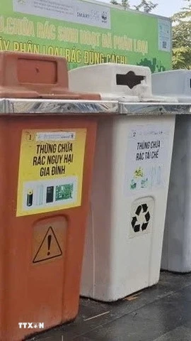 Một điểm phân loại rác được bố trí tại các khu dân cư. (Ảnh: Văn Dũng/TTXVN)