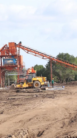 Thi công một dự án giao thông ở Cà Mau. (Nguồn: TTXVN)