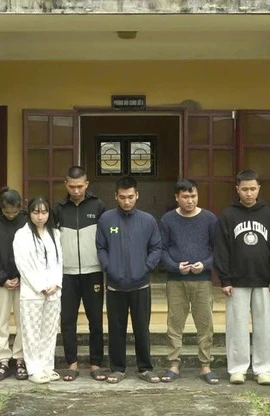 Những đối tượng liên quan đến đường dây lừa đảo vừa bị Công an tỉnh Quảng Trị phối hợp triệt phá, bắt giữ. (Ảnh: Công an tỉnh Quảng Trị)