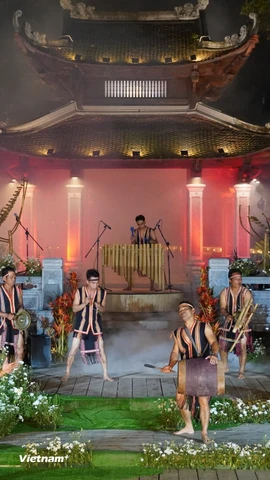 Sắc màu Tây Nguyên được quảng bá đậm nét ở Hồ Văn - Văn Miếu Quốc Tử Giám, Hà Nội. (Ảnh: Minh Sơn/Vietnam+)