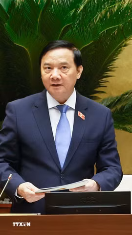 Phó Chủ tịch Quốc hội Nguyễn Khắc Định điều hành phiên họp. (Ảnh: Doãn Tấn/TTXVN)