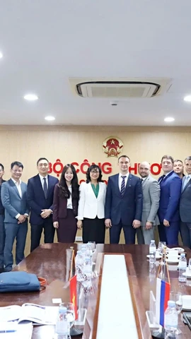 Thứ trưởng Bộ Công Thương Phan Thị Thắng và Đoàn công tác tỉnh Tyumen, Liên bang Nga. (Nguồn: Bộ Công Thương)