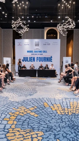 Toàn cảnh buổi tuyển chọn người mẫu của nhà thiết kế Julien Fournié. (Ảnh: CTV/Vietnam+)