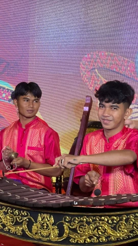 Dàn nhạc Ngũ âm Khmer (Plêng Pinn Peat) là dàn nhạc truyền thống đặc sắc của đồng bào Khmer. (Ảnh: Mai Mai/Vietnam+)