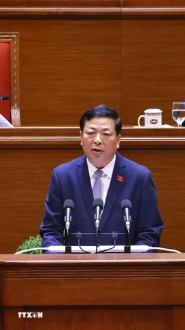 Đồng chí Trần Hồng Minh, Ủy viên Trung ương Đảng, Bí thư Đảng ủy, Bộ trưởng Bộ Xây dựng, tham luận về vấn đề “Đột phá mạnh mẽ phát triển kết cấu hạ tầng trong kỷ nguyên mới. (Ảnh: TTXVN)