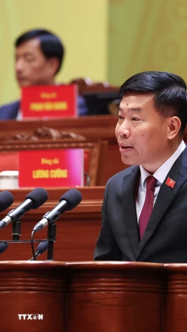 Đồng chí Nguyễn Mạnh Cường, Ủy viên Trung ương Đảng, Phó Bí thư Thường trực Đảng ủy, Thứ trưởng Bộ Ngoại giao, tham luận về vấn đề “Chủ động, tích cực thực hiện nhiệm vụ trọng yếu, thường xuyên là đẩy mạnh đối ngoại, hội nhập quốc tế, phục vụ các mục tiêu chiến lược của đất nước.” (Ảnh: TTXVN)