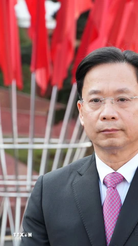 Đồng chí Hoàng Văn Nghiệm, Bí thư Tỉnh ủy Sơn La, Trưởng Đoàn đại biểu Đảng bộ tỉnh, trả lời phỏng vấn. (Ảnh: Nguyễn Cường/TTXVN)