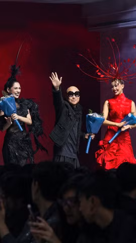 Dấu ấn haute couture từ Singapore trên sàn diễn thời trang Việt Nam 