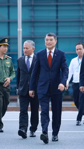 Thủ tướng Lê Minh Hưng lên đường tham dự Hội nghị Cấp cao ASEAN lần thứ 48 tại Cebu, Philippines. (Ảnh: Dương Giang/TTXVN)