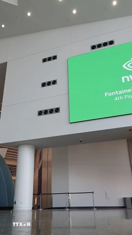 Video về chip AI của Nvidia tại triển lãm điện tử tiêu dùng CES ở Las Vegas, Nevada, Mỹ, ngày 5/1/2026. (Ảnh: Yonhap/TTXVN)
