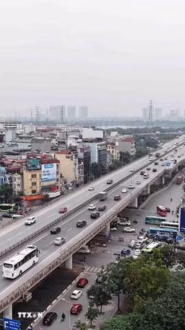 Vành đai 3 trên cao đoạn Ngọc Hồi-Giải Phóng cho thấy dòng xe di chuyển ổn định, giao thông giữ nhịp lưu thông tốt. (Ảnh: Phạm Kiên/TTXVN)