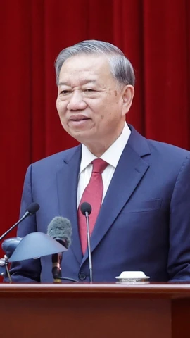 Tổng Bí thư Tô Lâm phát biểu tại cuộc gặp mặt thành viên Tiểu ban chuẩn bị Đại hội XIV của Đảng và Ban Chỉ đạo Tổng kết 40 năm đổi mới. (Ảnh: Thống Nhất/TTXVN)