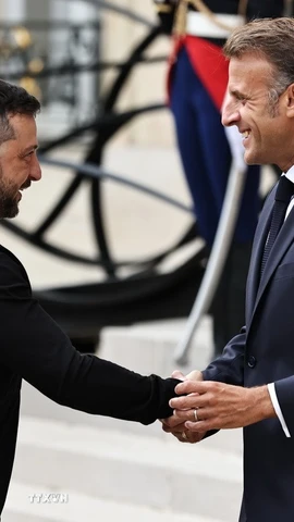 Tổng thống Pháp Emmanuel Macron và Tổng thống Ukraine Volodymyr Zelensky tại cuộc gặp ở Paris, Pháp, ngày 4/9/2025. (Ảnh: THX/TTXVN)