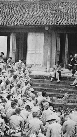 Đền Giếng trong Khu Di tích Đền Hùng, Bác Hồ căn dặn cán bộ, chiến sỹ Đại đoàn Quân Tiên Phong. (Ảnh: Đinh Đăng Định/TTXVN)