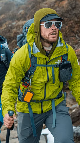 Nhà leo núi Oliver Foran chinh phục đỉnh Everest. (Nguồn: AFP)