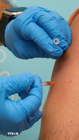 Tiêm vaccine. (Ảnh: THX/TTXVN)