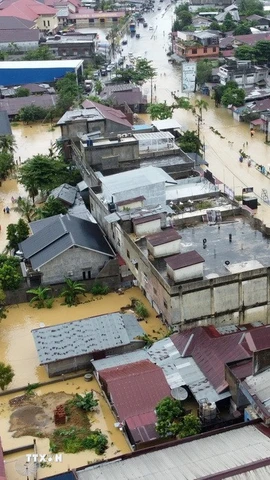 Khu vực bị ngập lụt tại tỉnh Aceh, Indonesia ngày 27/11/2025. (Ảnh: THX/TTXVN)