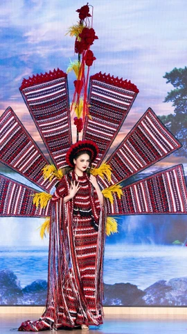 Á hậu Thu Ngân sẽ giới thiệu văn hóa dân tộc Châu Ro tại Miss Intercontinental. (Ảnh: CTV/Vietnam+)