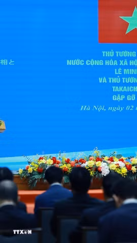 Thủ tướng Lê Minh Hưng và Thủ tướng Nhật Bản Takaichi Sanae gặp gỡ báo chí. (Ảnh: Dương Giang/TTXVN)