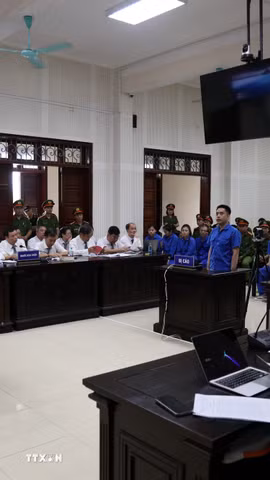 Quang cảnh phiên tòa. (Ảnh: Đức Hiếu/TTXVN)