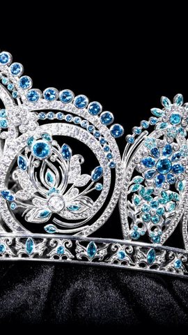 Vương miện dành cho tân Hoa hậu cuộc thi mang tên “Trân hoa tứ quý – The Blooms of Four Seasons” được chế tác thủ công. (Ảnh: BTC)